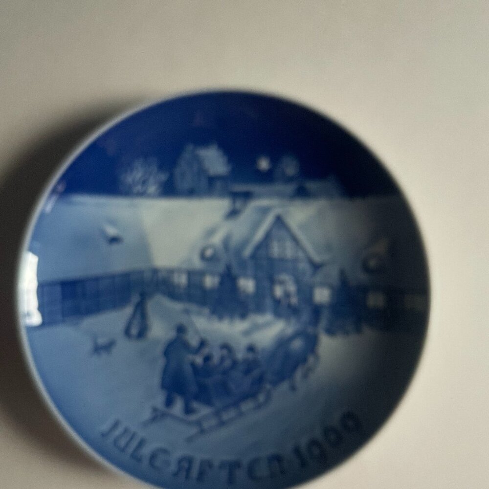 B&G Copenhagen 1969 Christmas Plate, made in Denmark 7" Blue and White wall deco